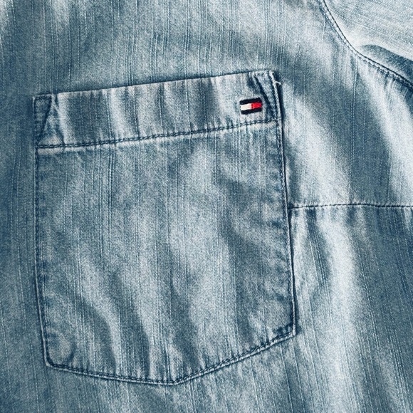 Tommy Hilfiger Size Large Blue Chambray Casual Button Down Shirt Cotton/Viscose - Picture 4 of 6